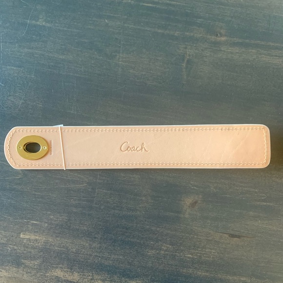 Coach NWT Yellow Leather Turnlock Bracelet Cuff - Picture 3 of 6